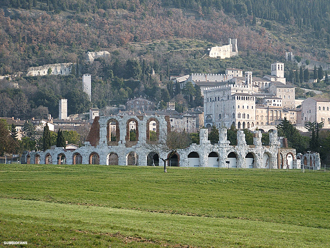 gubbio-teatro-romano.jpg