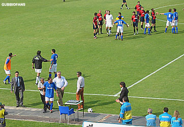 ...Baiano all'uscita dal campo discute con Galderisi