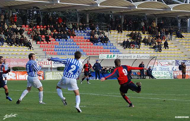 Corallo al volo scheggia la parte esterna del palo