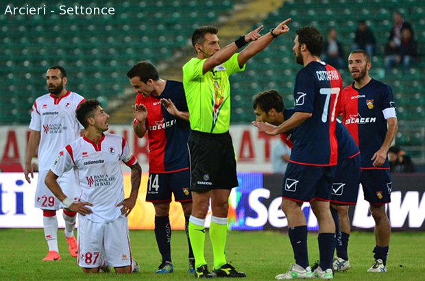 L'arbitro decreta il rigore