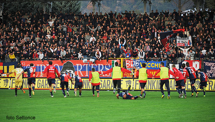 Tifosi e calciatori festanti