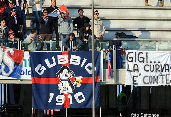 Striscione per Simoni