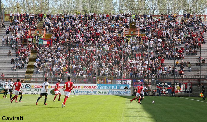 Panoramica tifosi eugubini