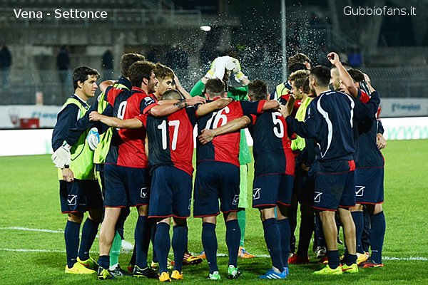 Calciatori festanti